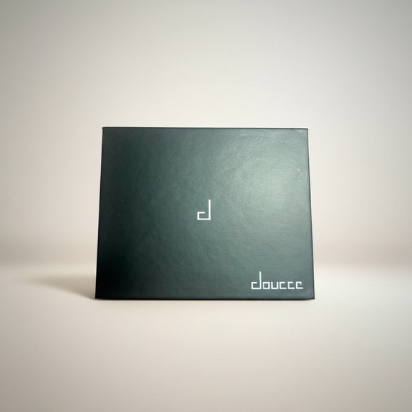 Doucce On the Go Eyeshadow Blush Highlighter Palette NEW - Picture 6 of 7